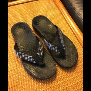 Vionic women’s sequin sandals